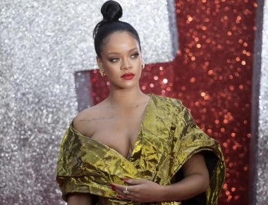 Η Rihanna στρέφεται δικαστικά κατά του πατέρα της- Ζητά αποζημίωση 75 εκατ. δολάρια